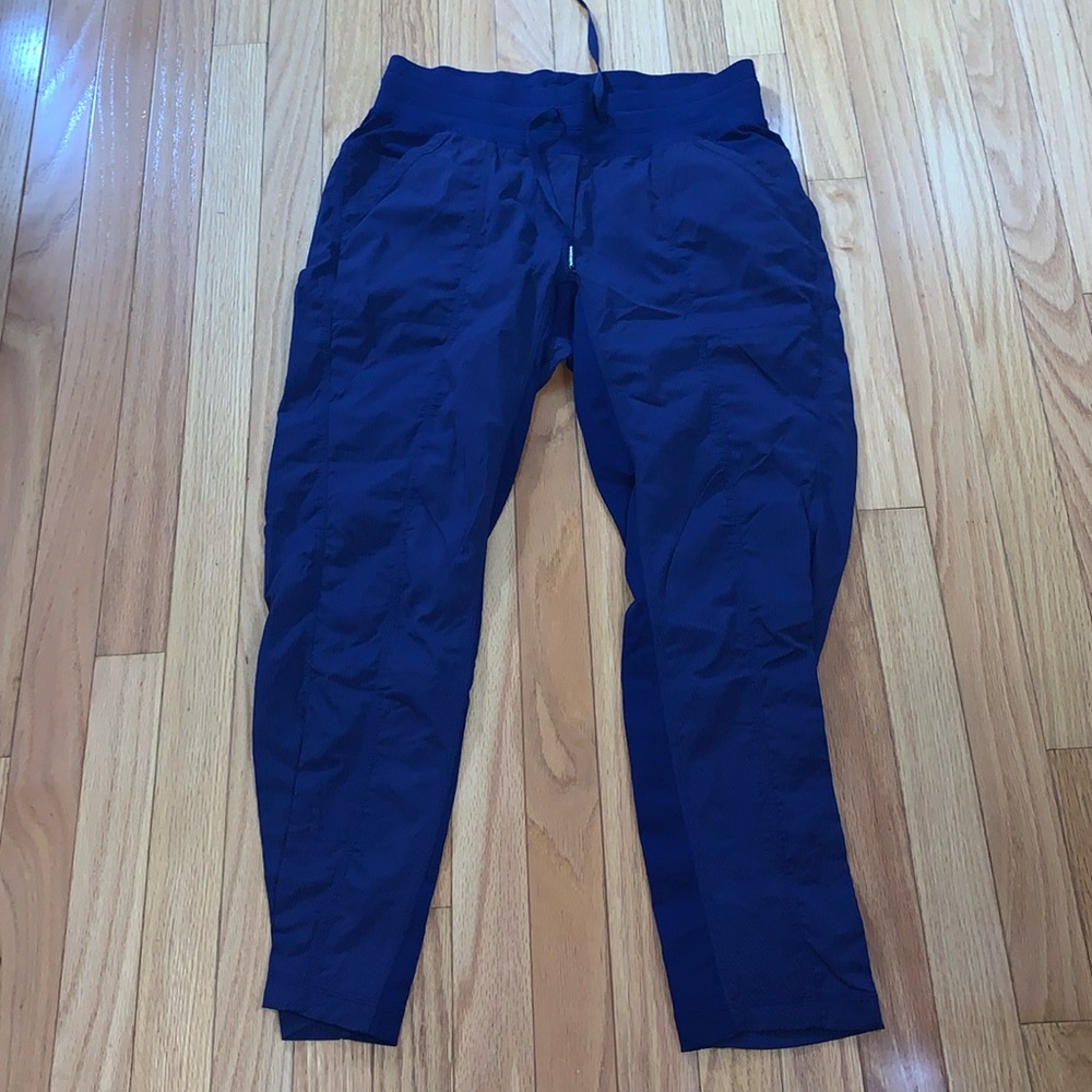Lululemon dance studio 25” pant.  Navy